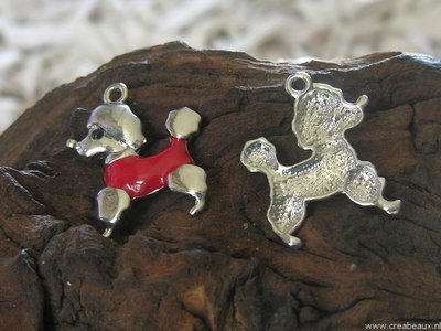 Hondje met epoxy en strass, 32x29mm, rood-zilverkleur