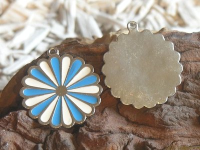 Bloem, 41x37mm, blauw-wit