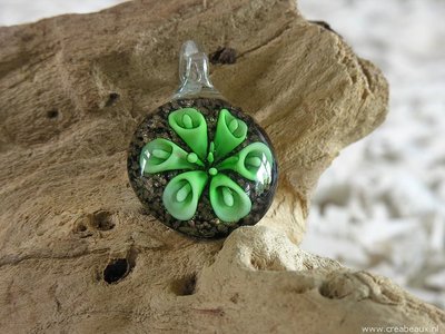 Rond met bloem, 42x30mm, groen-goudkleur-zwart