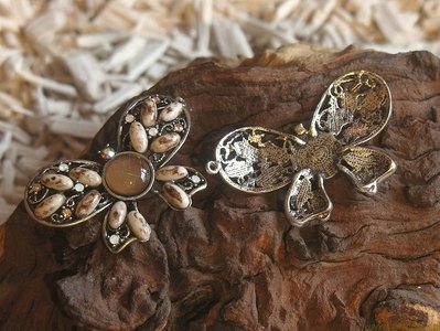 Vlinder met ingelegde steentjes, 59x35mm, zilverkleur-bruin
