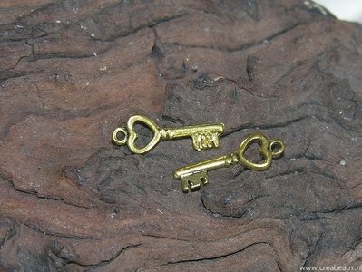 Sleutel met hartje, 26x16mm, goudkleur