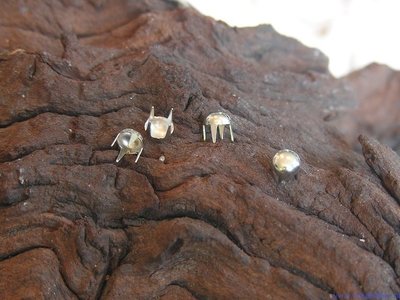 Studs rond, 4mm, nikkelkleur