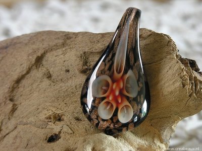Hanger blad, 63x36mm, oranje-goudkleur-zwart