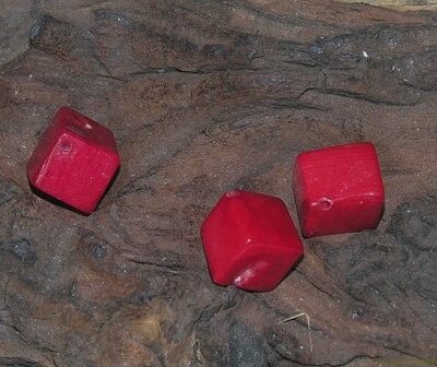Koraal kubus, ca 12x10mm, diep rood
